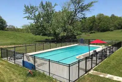 Image de Pool, Farmhouse, Pets Welcome at Roundhill Farm