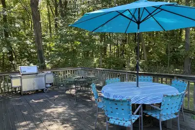 Image de Lakeside Summer Cottage: Steps to the Beach – The Perfect Spot for a Summer Escape!