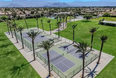 Image de The Bravo Beach Club. Tennis, Pickle-ball, Soccer Field, sand beach.