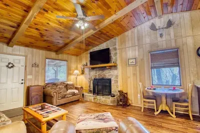 Private - Spacious- Creek Lined Cabin