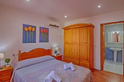 Image de Agréable appartement avec piscine, Wifi, climatisation, Tv, terrasse, animaux admis et parking