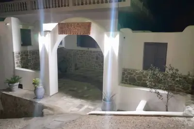 Image de Traditional Greek Home only 5 min walking from Platy Gyalos beach!