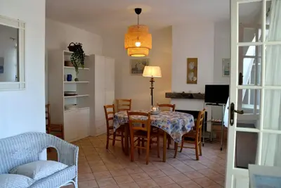 Image de Spacious and bright apartment within walking distance of the beach