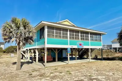 Image de 2 Claws Up / 1328 W. Beach Drive - Coastal Vacation Resorts
