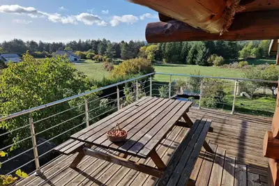 Image de Chalet traditionnel en rondin avec Jacuzzi et jardin arboré en Cévennes