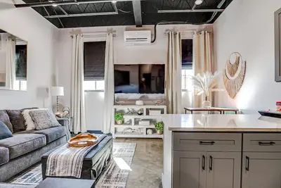 Image de Luxe Loft Living in Downtown Kingsport's Iconic Telephone Building