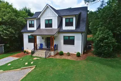 Image de 4br\/3. 5ba - Football Parking included - Minutes From Uga & Downtown Athens