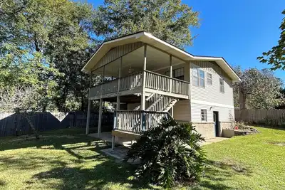 Image de Guest House in the Heart of Old Town Daphne, Al
