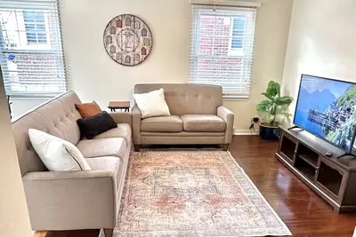 Image de Newly Renovated House - Centrally Located! ! 🪴✨