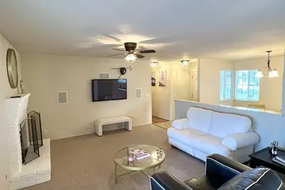 Image de Home w\/Pool & Jacuzzi, Short Drive to Monterey\/Carmel Beach