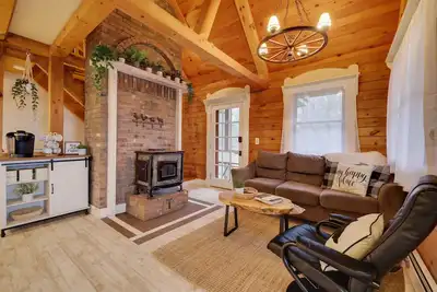 Image de Secluded Storybook Log Cabin - Honesdale, Pa