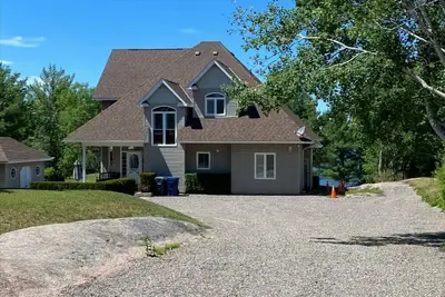 Image de Waterfront Executive Cottage on Nipissing