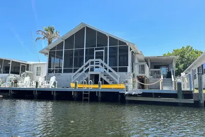 Image de Waterfront retreat with boat dock & private ramp right off the river