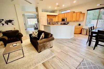 Tempe Oasis with Spa/Heated Pool! !