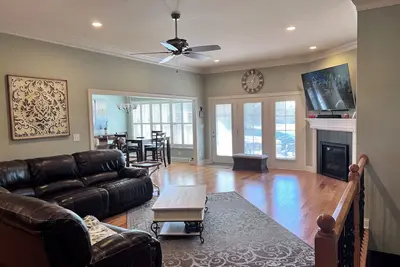 Image de Lovely Louisville home w\/pool! 3 bdrm & 3 bath