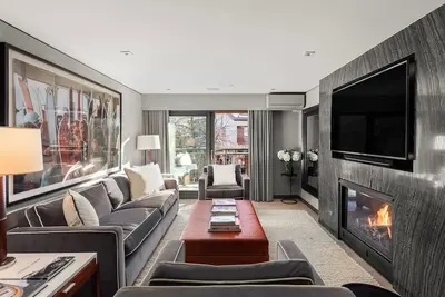 Image de North of Nell 6 Million 3Bed, 2Bath at Gondola ski in ski out w parking\"