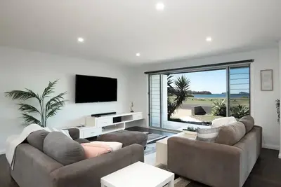 Image de Absolute Waterfront, Amazing Views, Maloneys Beach