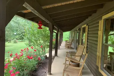 Image de 6 Br Log Home in Piney Woods of East Tx with hot tub and Pond