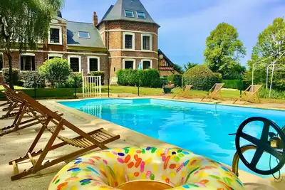 Image de Wing of Normandy Chateau with heated pool close to sea