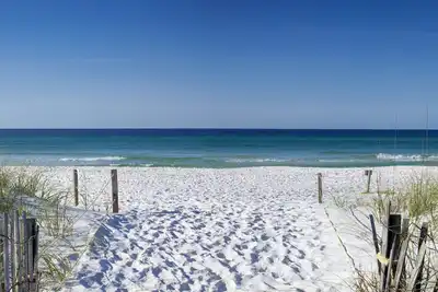 Image de Private home under 4 miles from the beach! Sleeps 10