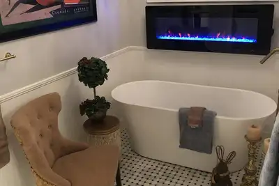 Image de Executive Mountain Estate in Exclusive Brookwood Beautifully Furnished/Decorated