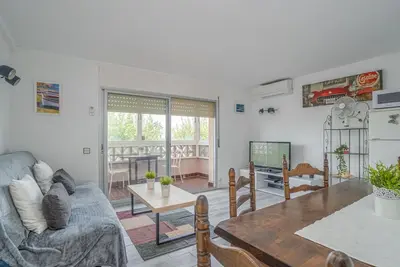 Image de Apartamento muy bien situado, en la avenida principal y muy cerca de la playa.