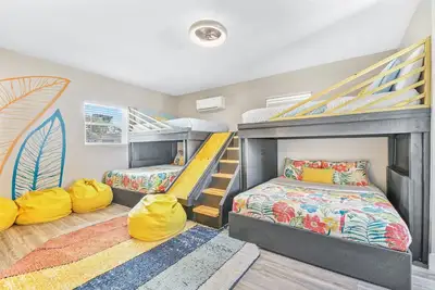 Image de Beachside Retreat: Pool, Mini-Golf, Theater, Pong