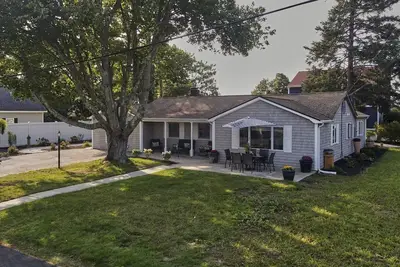 Image de New listing! Mystic home steps to the water & downtown!