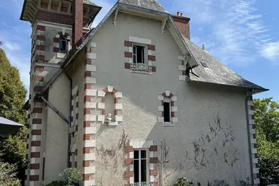 Image de Villa dans son écrin de verdure au contrefort du Morvan