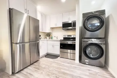 Brand New 1 Br Guest House, Laundry, Gated Parking
