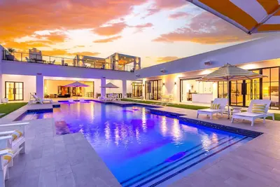 Image de Old Town Scottsdale Luxury - Heated Pool, Spa, Rooftop Deck, Speakeasy
