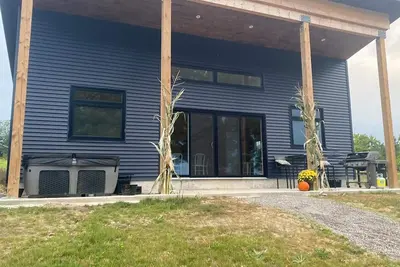 Image de Sonny’s on the shore of Rice Lake.