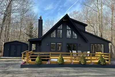Image de Chalet w/ Custom Bar+Fire Pit+Game Room+Sleeps 14