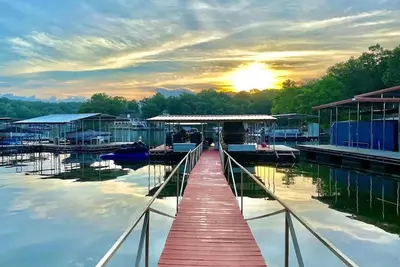 Image de Enjoy A Quiet Waterfront Cove by Camden on Lake