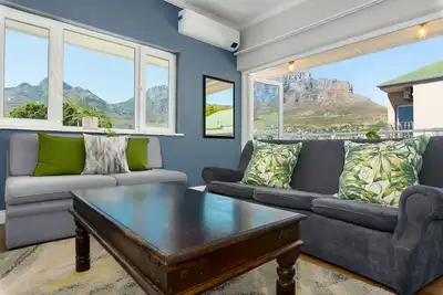Image de Vibrant Tamboerskloof Gem with Table Mountain View