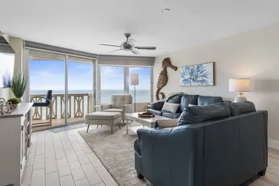 Image de New! Direct Oceanfront Penthouse Paradise.