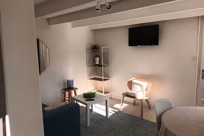 Image de Studio indépendant - site exceptionnel -piscine - 2/3 personnes