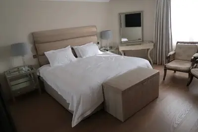 Scenic 4bed 3 bath Hyde Park