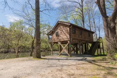 Image de Treehouse River front with Mountain View-Wifi\/Cable and Hot tub