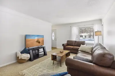 Image de Charming and Cozy Minneapolis Gem!