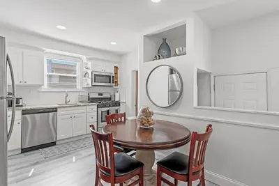 Recently Remodeled Ocean-Block Cottage