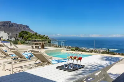 Image de Two Views - Camps Bay