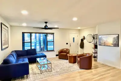 Image de New and close to downtown!