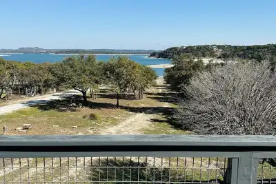 Image de Prime Canyon Lake Waterfront Location!