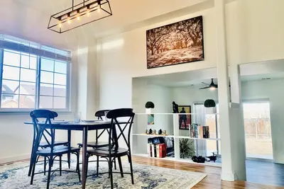 Image de ~Tranquil 3br Home by Airport & 20min to Downtown!