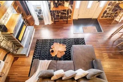 Image de Hidden Gem in Pocono Pines. \nyour serene woodsy Poconos hideaway.