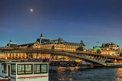 Image de Quaint High-Floor Retreat On Quai D'Orsay – Embrace The Parisian Lifestyle