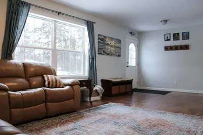 Image de Cozy retreat w\/ patio & fire pit. Close to Cayuga Lake and Cornell.