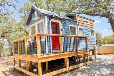 Image de Glorious 3 Lake Eastland Glamping Tiny Town Wyld Byrd