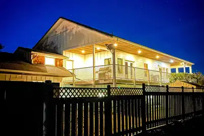 Image de Family Retreat Lake Home - Boat House - 3 Miles to Pacific Ocean
